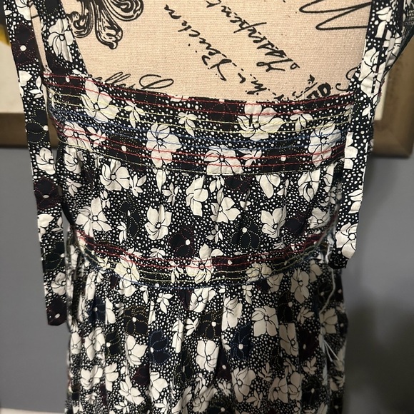 - Warm floral print maxi. Marked 1 which I think is one size. Measures as small - Picture 7 of 10